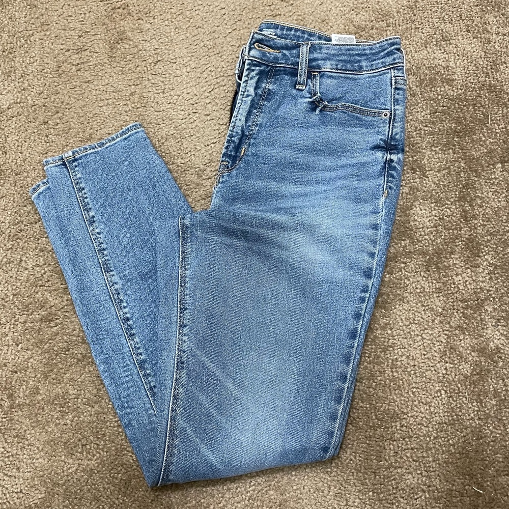 Old Navy High Rise Rockstar Super Skinny Jeans